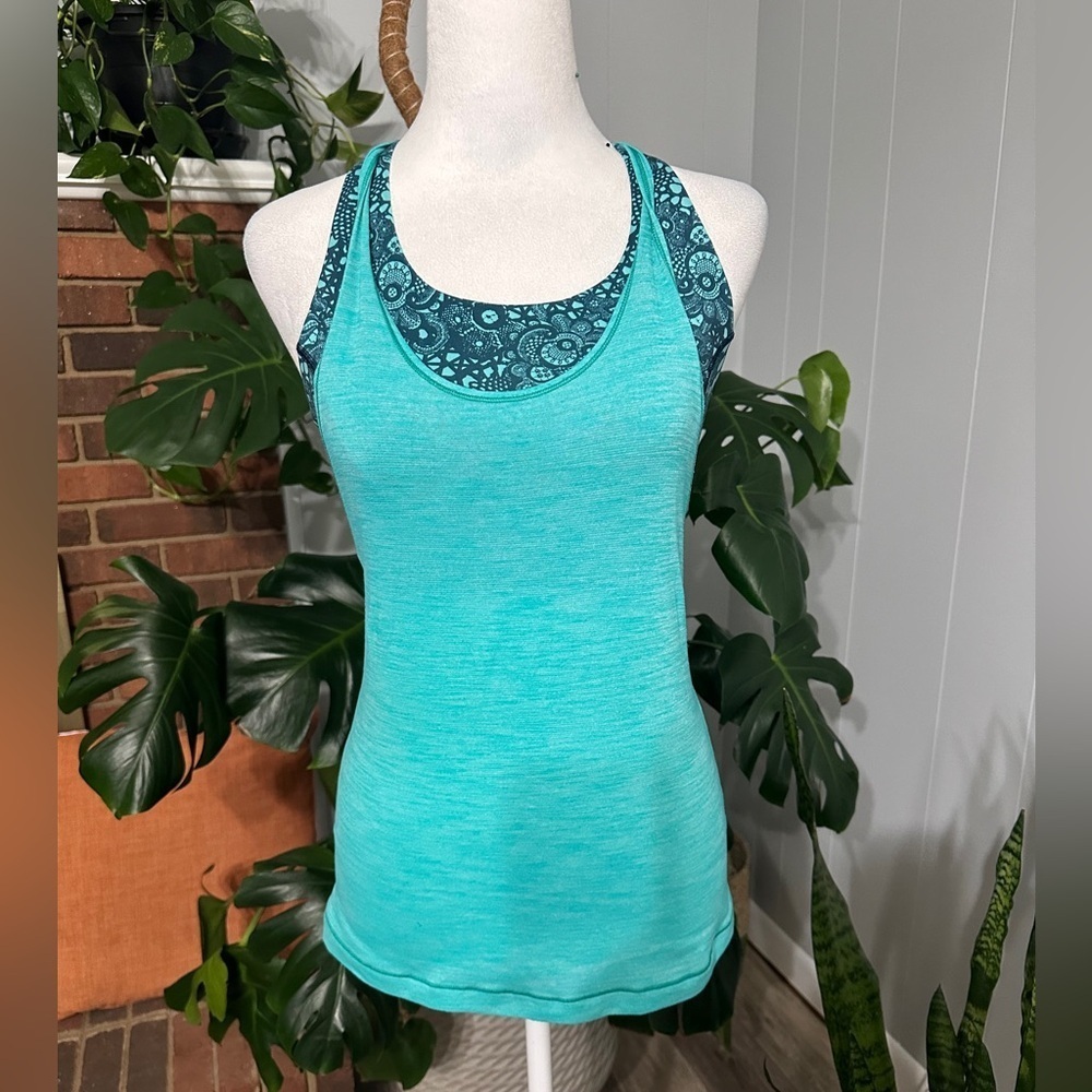 (Price firm) Lululemon Twisted back tank top size 4 excellent condition